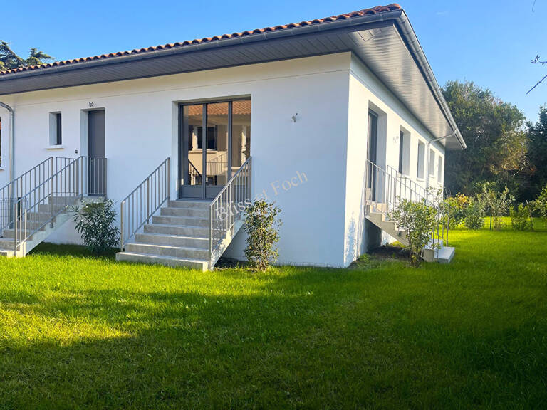 ANGLET - CENTRE - LES FLEURISTES APPARTEMENT 4 PIECES ENTIEREMENT RÉNOVÉ  JARDIN - PARKING - GRAND SOUS SOL — photo 1