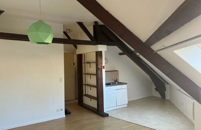 ORLEANS place Dunois : maison de ville  composée de 3 appartements — photo 4