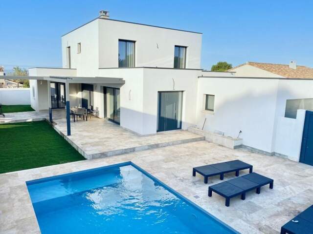 Villa moderne, piscine, garage — photo du bien