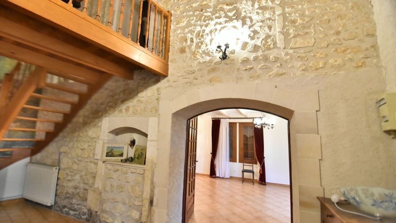 maison 4 pièces 131 m2 à vendre à La Couronne (16400)