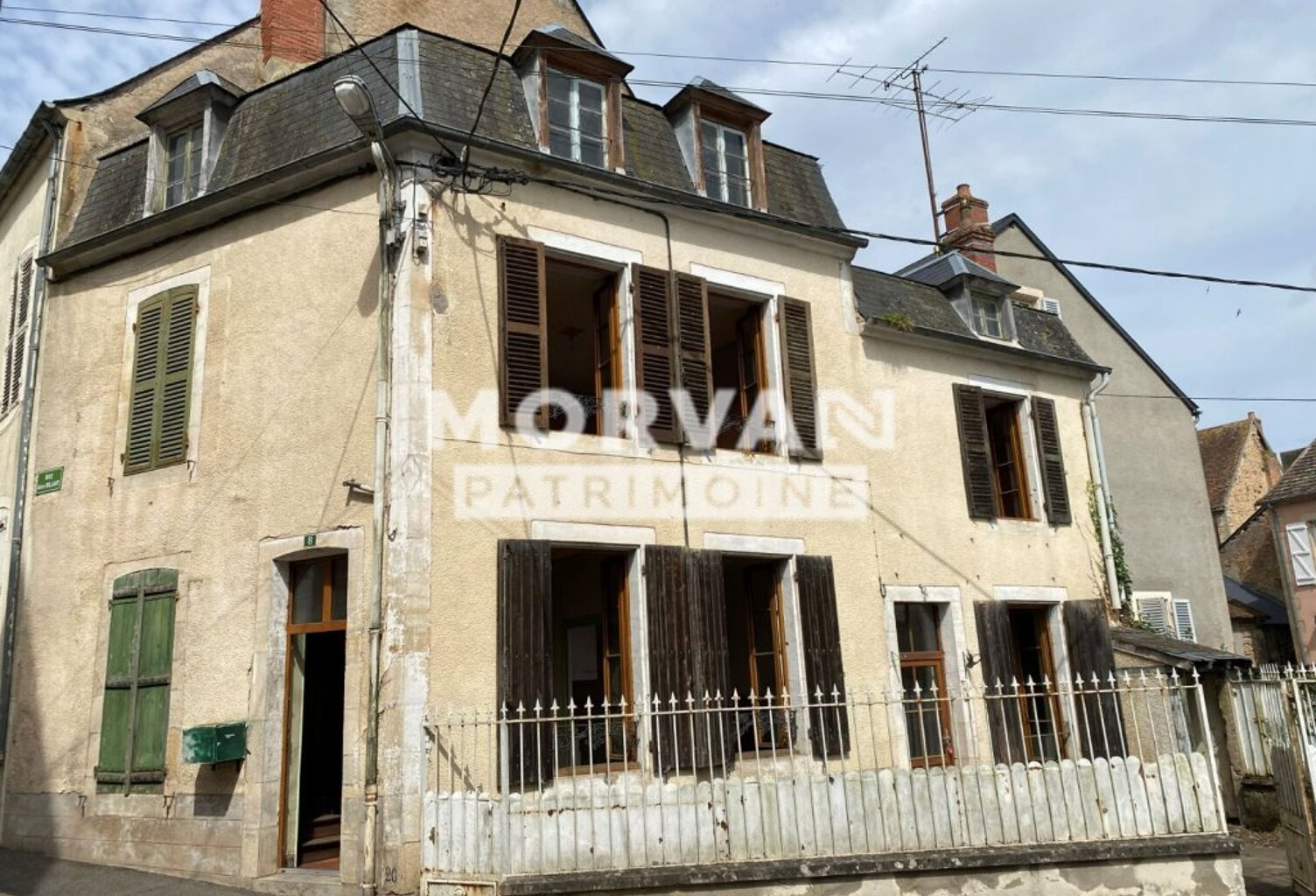 MAISON DE VILLAGE COEUR NIVERNAIS - 4 PIECES - 90 M2 - COUR - 30 000 € — photo 1