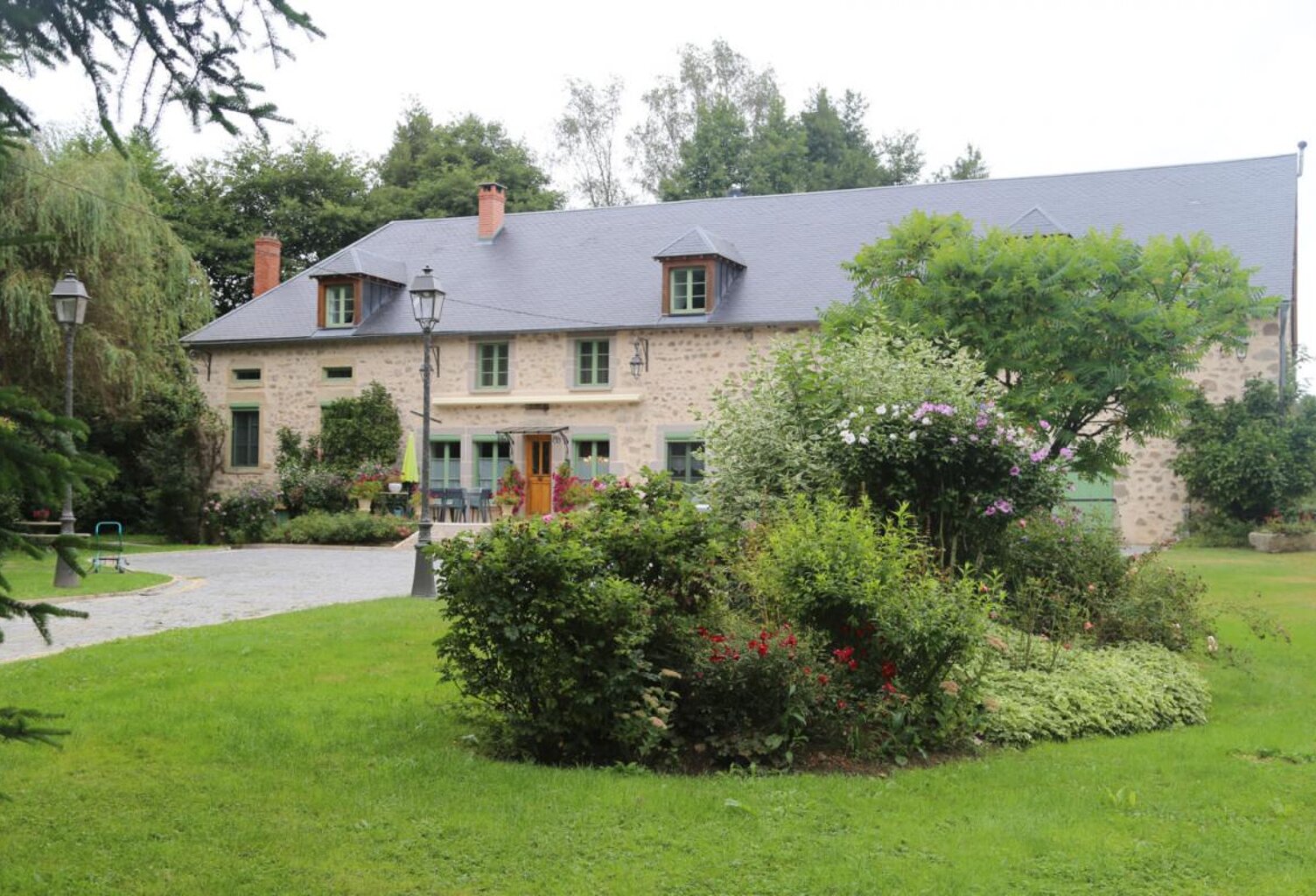 Ancienne fermette parfaitement rénovée sur 4 290 m² bordé par une rivière — photo 1