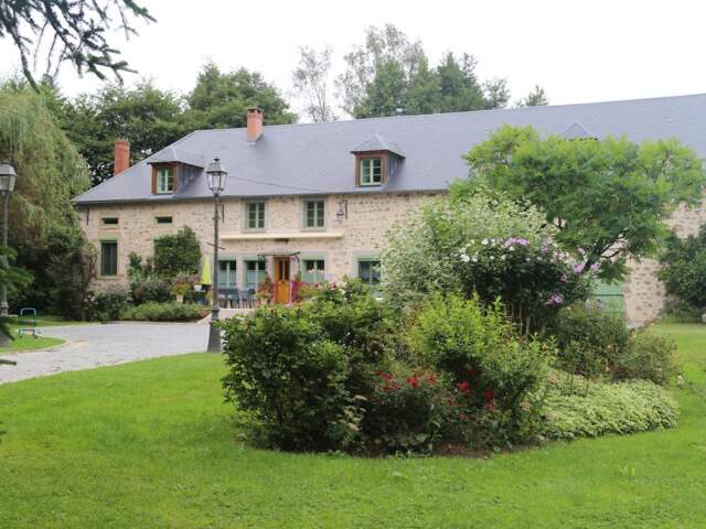 Ancienne fermette parfaitement rénovée sur 4 290 m² bordé par une rivière — photo du bien