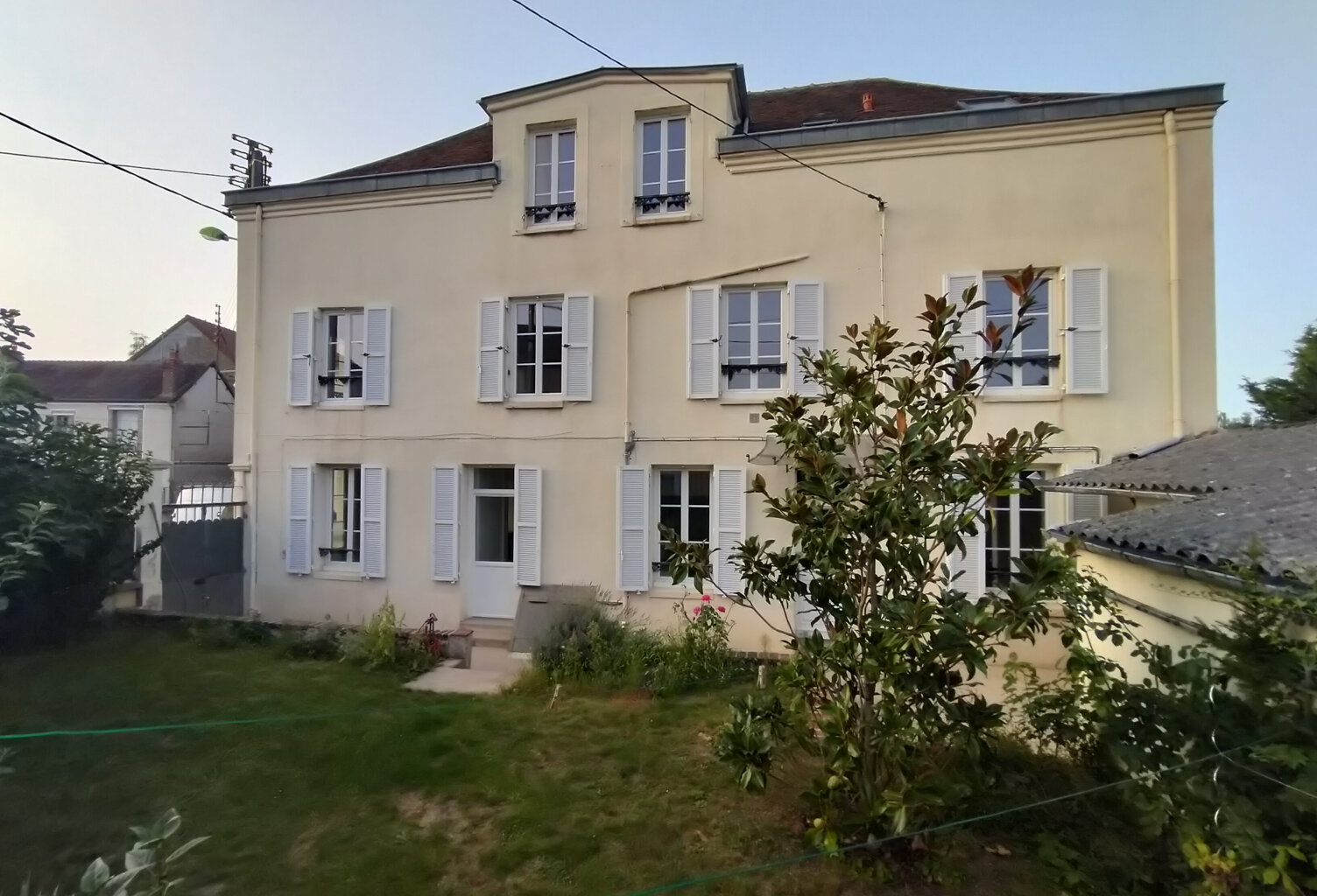 MAISON BOURGEOISE A SENS, CENTRE VILLE, 5 CHAMBRES, 229M2 TE — photo 1