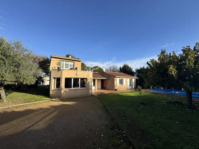 Villa avec piscine — photo du bien