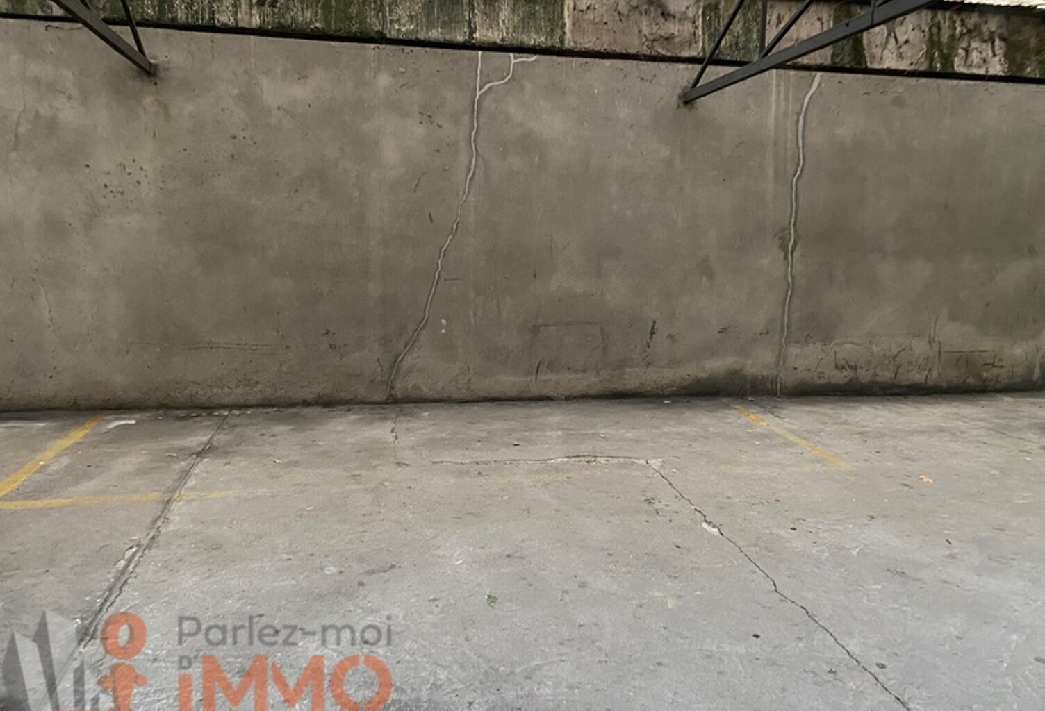 Garage — photo 1