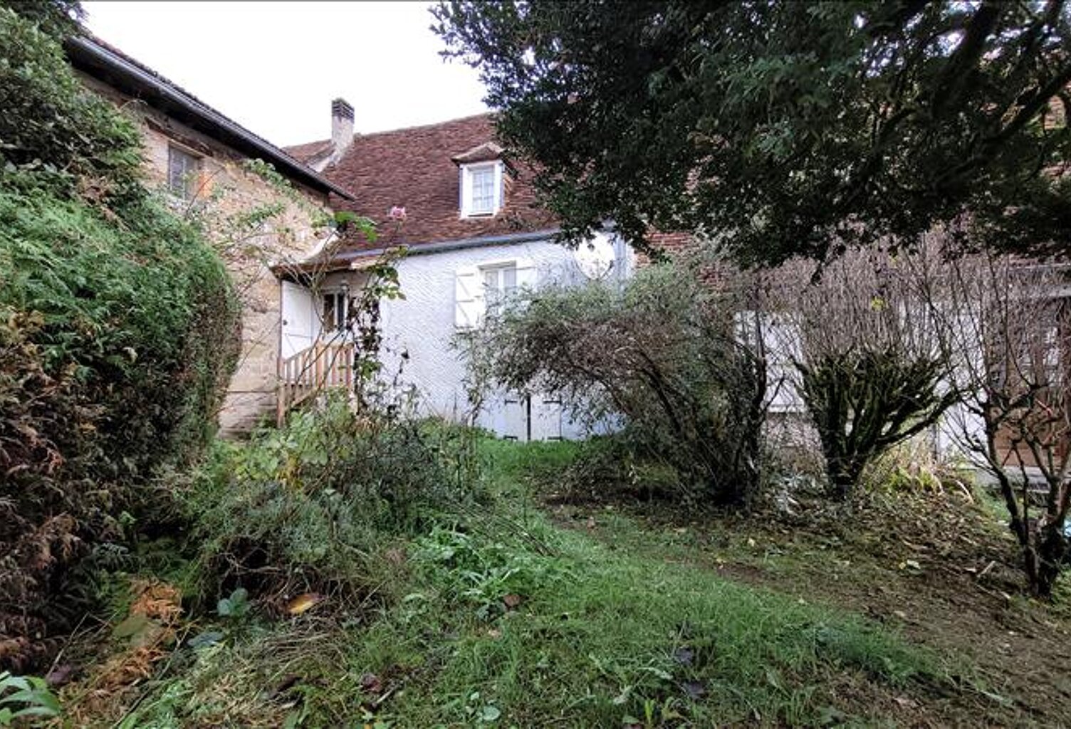 Maison en pierre de 4 pièces principales — photo 1