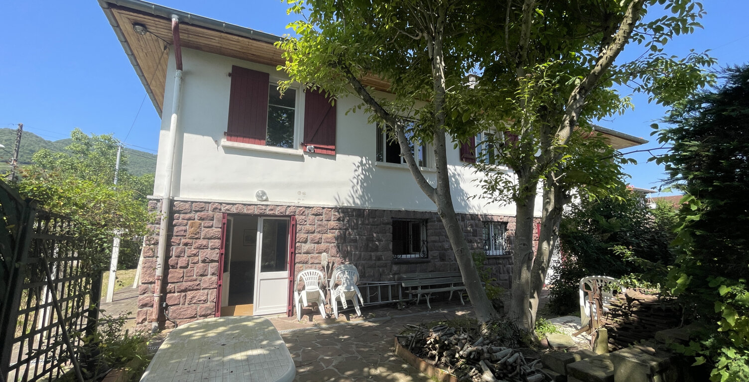 Proche centre ville de ST J P. PIED DE PORT,  spacieuse villa de 216 m2 avec jardin et garage. — photo 1