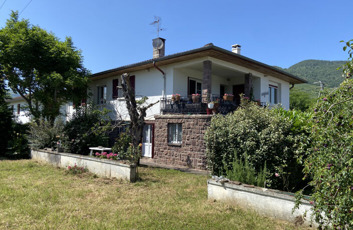 Proche centre ville de ST J P. PIED DE PORT,  spacieuse villa de 216 m2 avec jardin et garage. — photo 3
