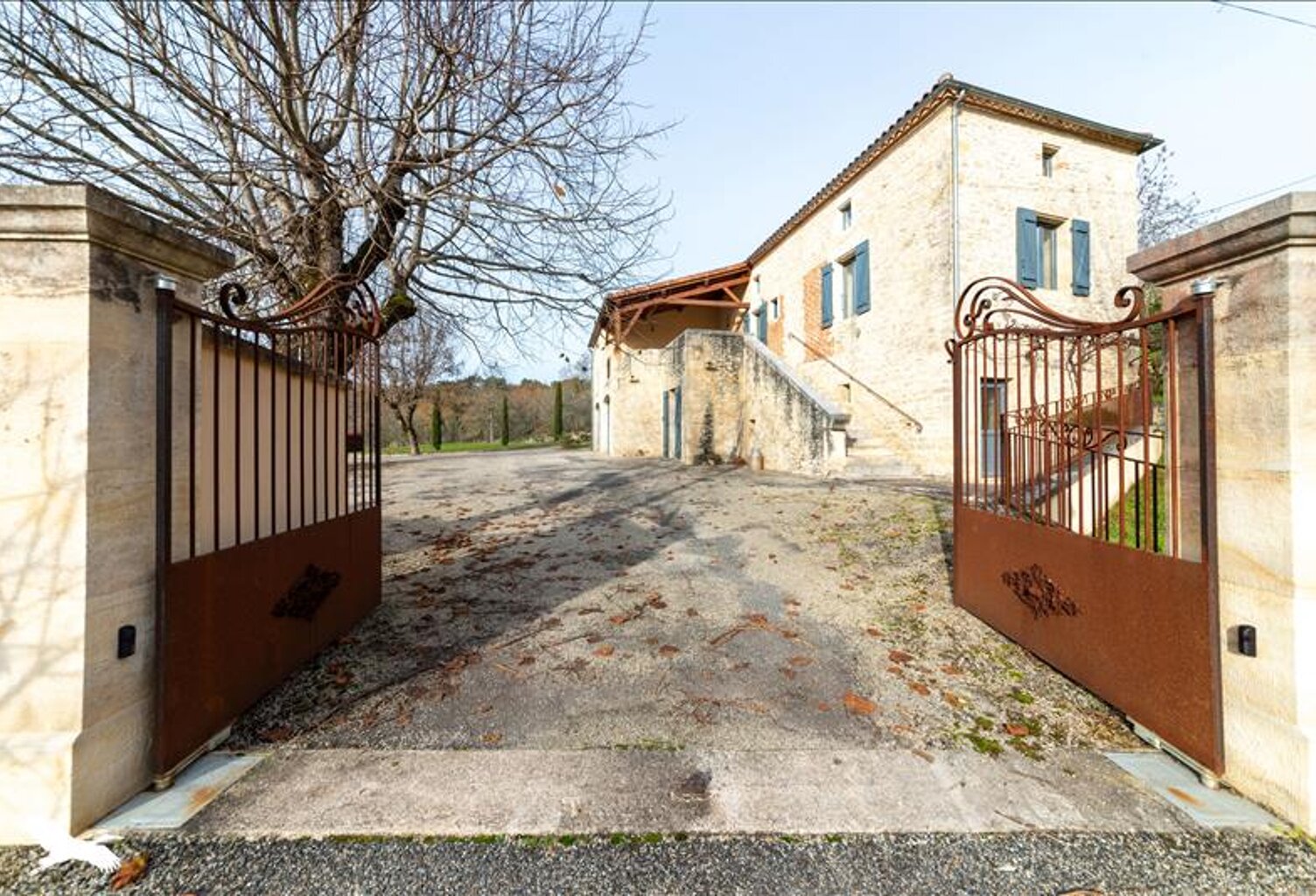 Maison en pierre de 5 pièces principales — photo 1