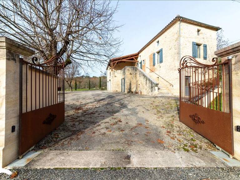 Maison en pierre de 5 pièces principales — photo 1