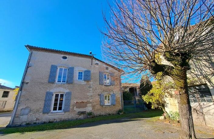 Vente maison 7 pièces 228 m² Deviat (16190) — photo 2