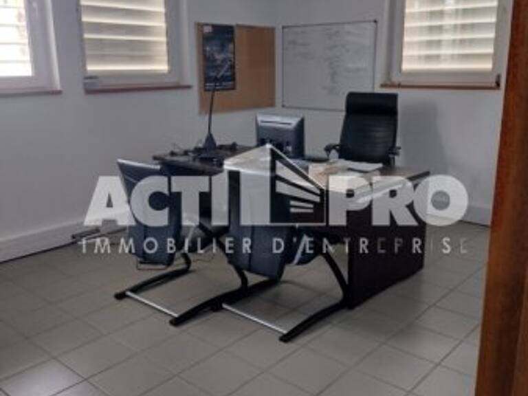 Bureaux à louer — photo 1
