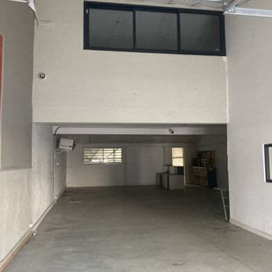 Commerce 212 m²