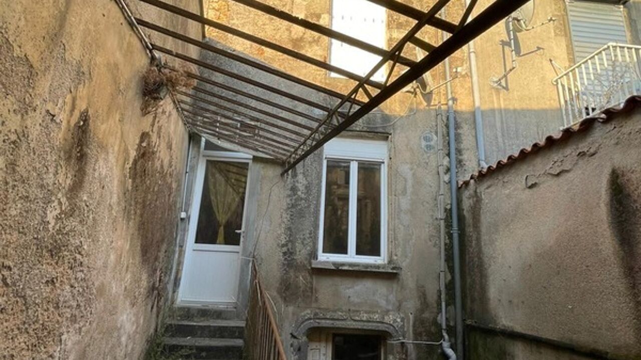 immeuble  pièces 180 m2 à vendre à La Châtaigneraie (85120)