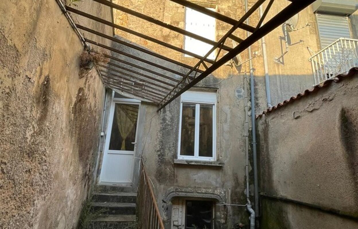 immeuble  pièces 180 m2 à vendre à La Châtaigneraie (85120)