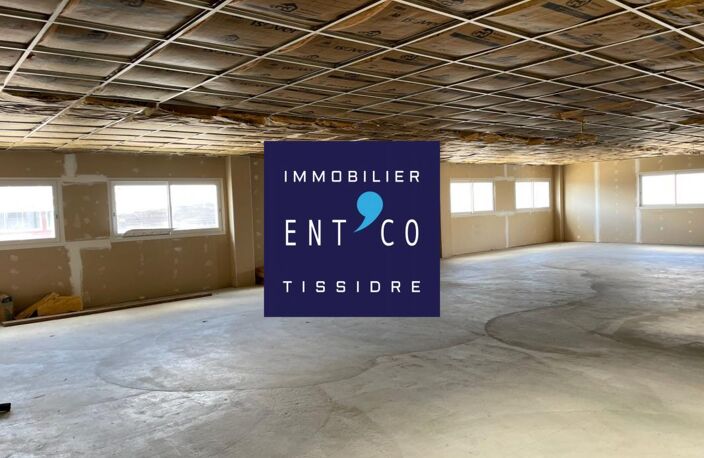 À LOUER - Deux surfaces aménageables dans un immeuble à Est — photo 4