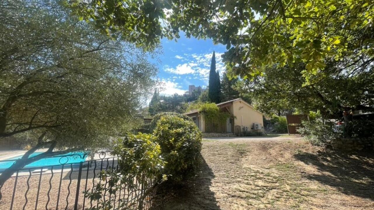 maison 6 pièces 106 m2 à vendre à Lacoste (84480)