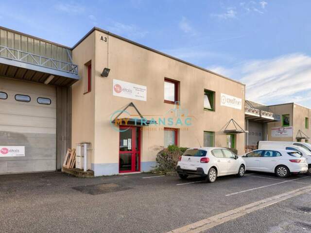 Location local d'activité 250m² dont 42m² de bureaux au Parc des Arpents — photo du bien