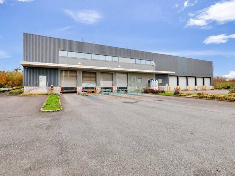 A louer bâtiment indépendant de 3 668m² à Villeparisis — photo 1