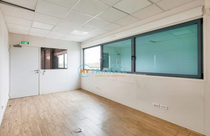 A louer bâtiment indépendant de 3 668m² à Villeparisis — photo 3