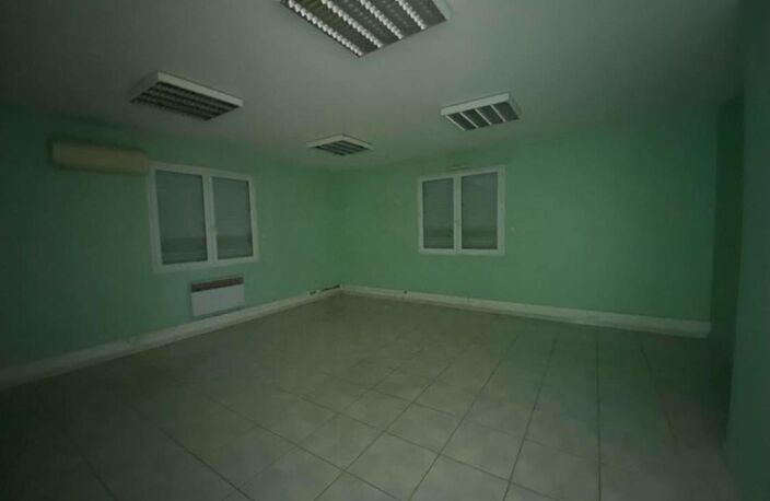 À louer - locaux d'activité de 367 m² à Castres — photo 4