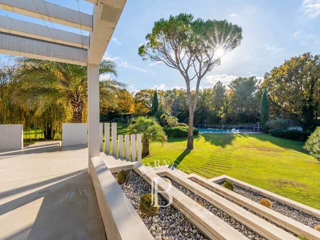 AIX EN PROVENCE - PROPRIETE CONTEMPORAINE - 6 CHAMBRES - PROXIMI — photo du bien