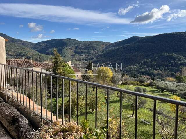 Maison de village authentique avec terrasse et vue fantastique - — photo du bien