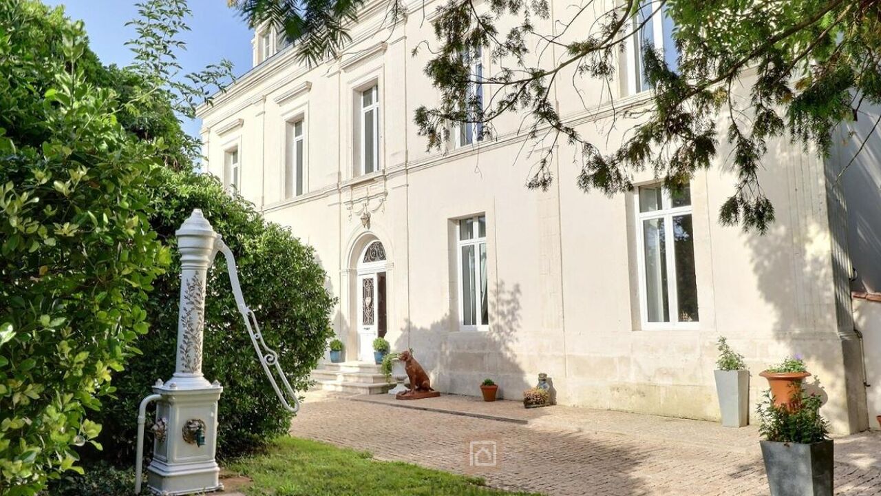 maison 13 pièces 380 m2 à vendre à Surgères (17700)