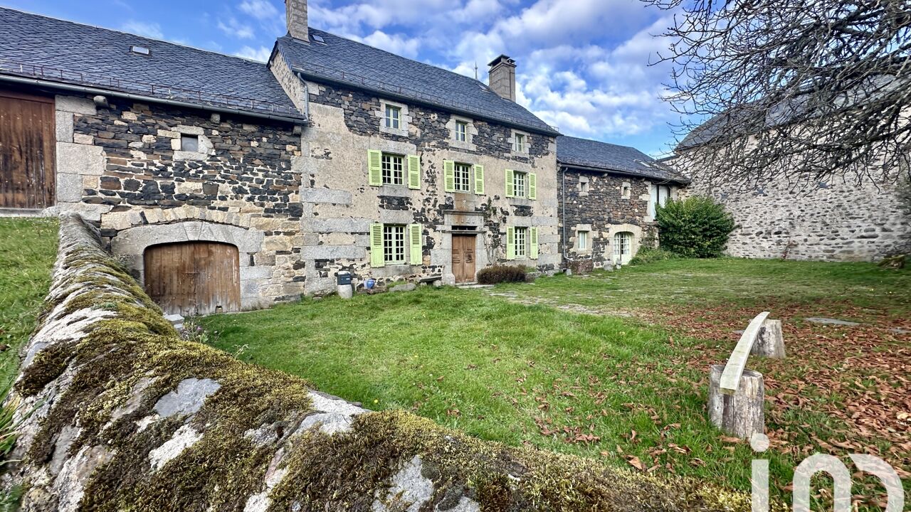 maison 11 pièces 270 m2 à vendre à Val-d'Arcomie (15320)