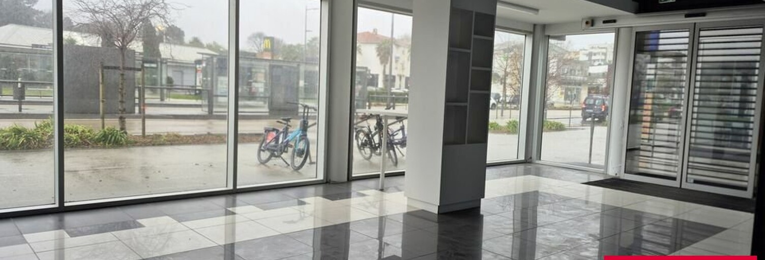 Commerce  318 m² à louer à Anglet (64600)