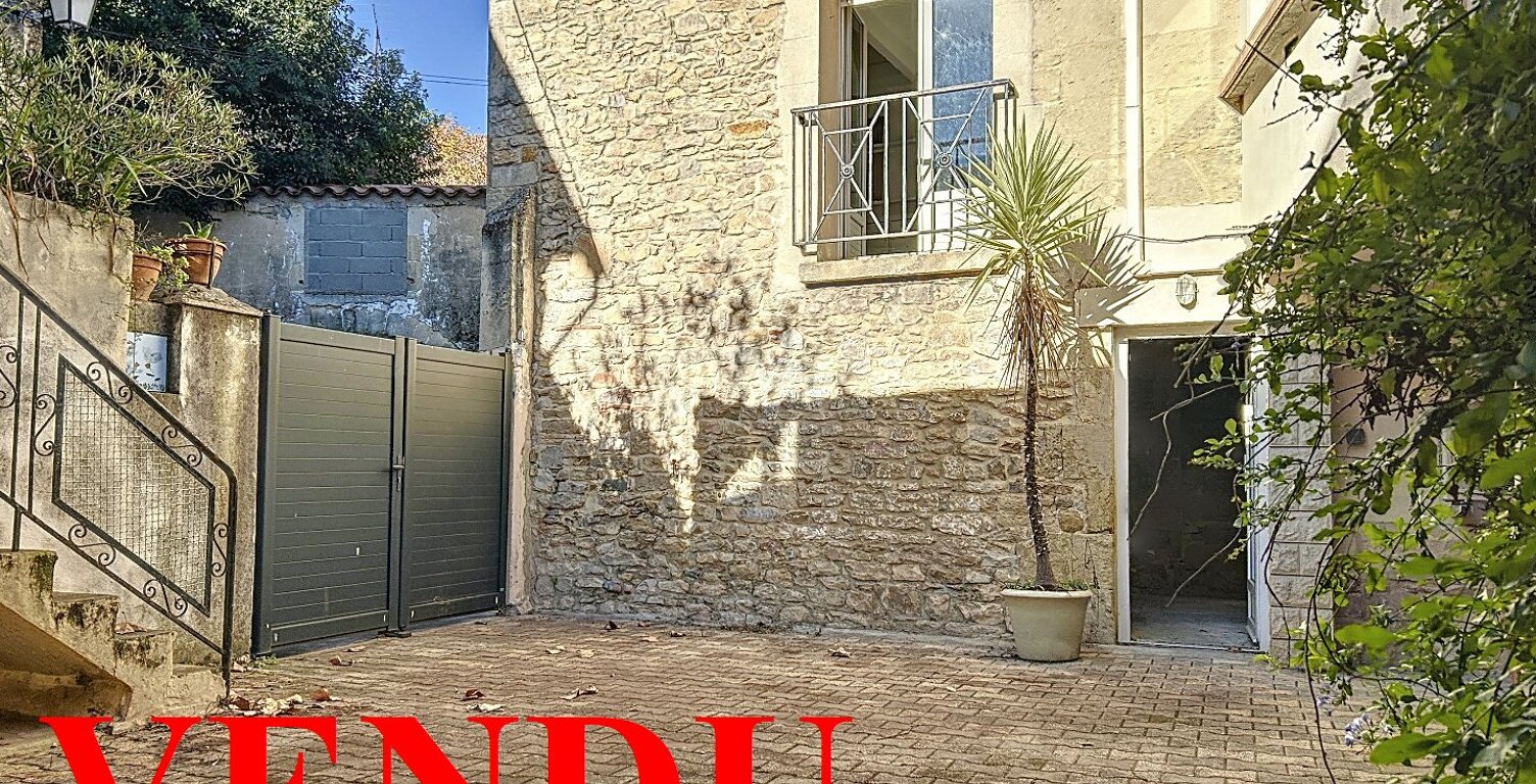 BERNIS Mdv avec cour et dépendances — photo 1