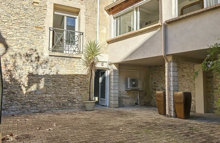 BERNIS Mdv avec cour et dépendances — photo 3