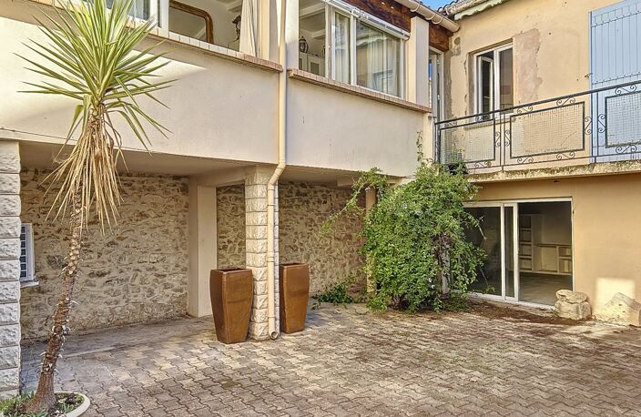 BERNIS Mdv avec cour et dépendances — photo 5