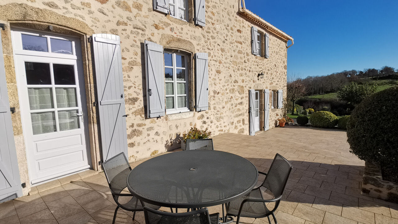 maison 6 pièces 192 m2 à vendre à Les Herbiers (85500)