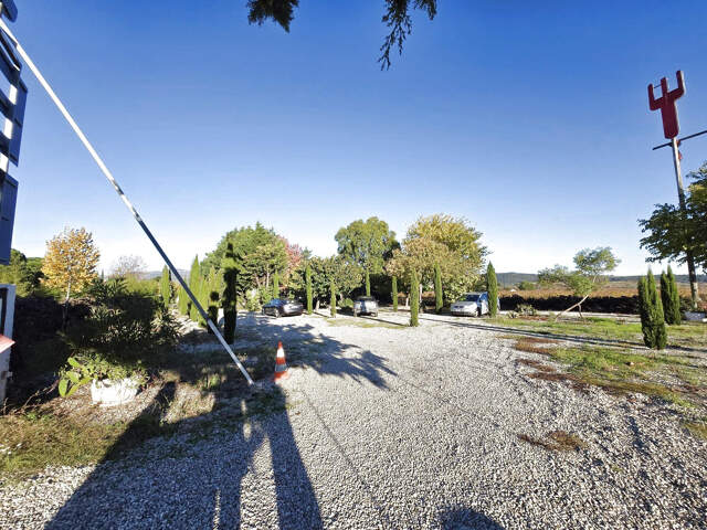 Local commercial 90 m2 terrain 2000 m2 avec villa jumelée 66 — photo du bien