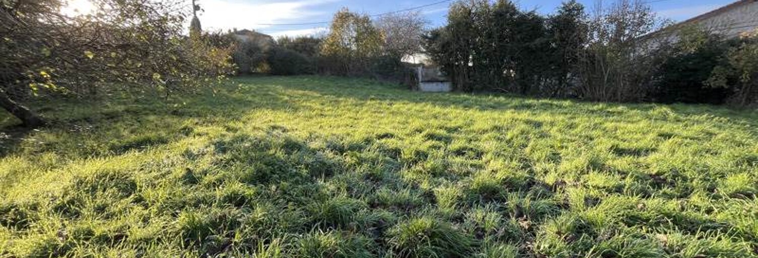 Terrain  815 m² à vendre à Roullet-Saint-Estèphe (16440)