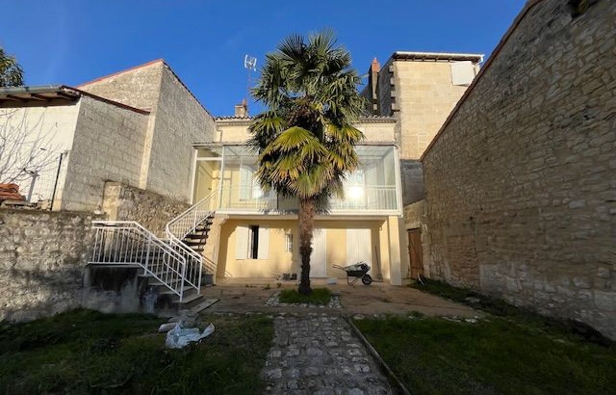 maison 5 pièces 161 m2 à louer à Saintes (17100)