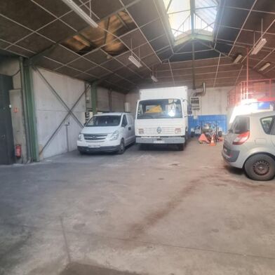 Local industriel  210000 €