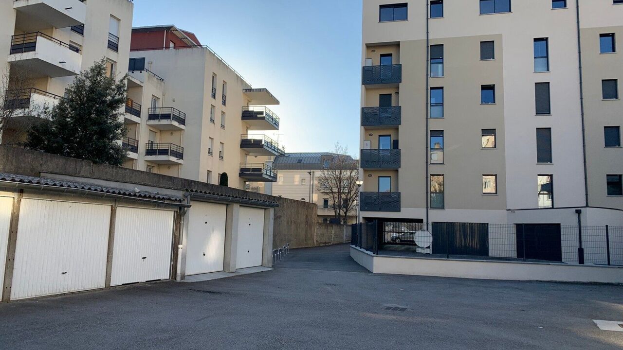 garage  pièces 15 m2 à louer à Valence (26000)