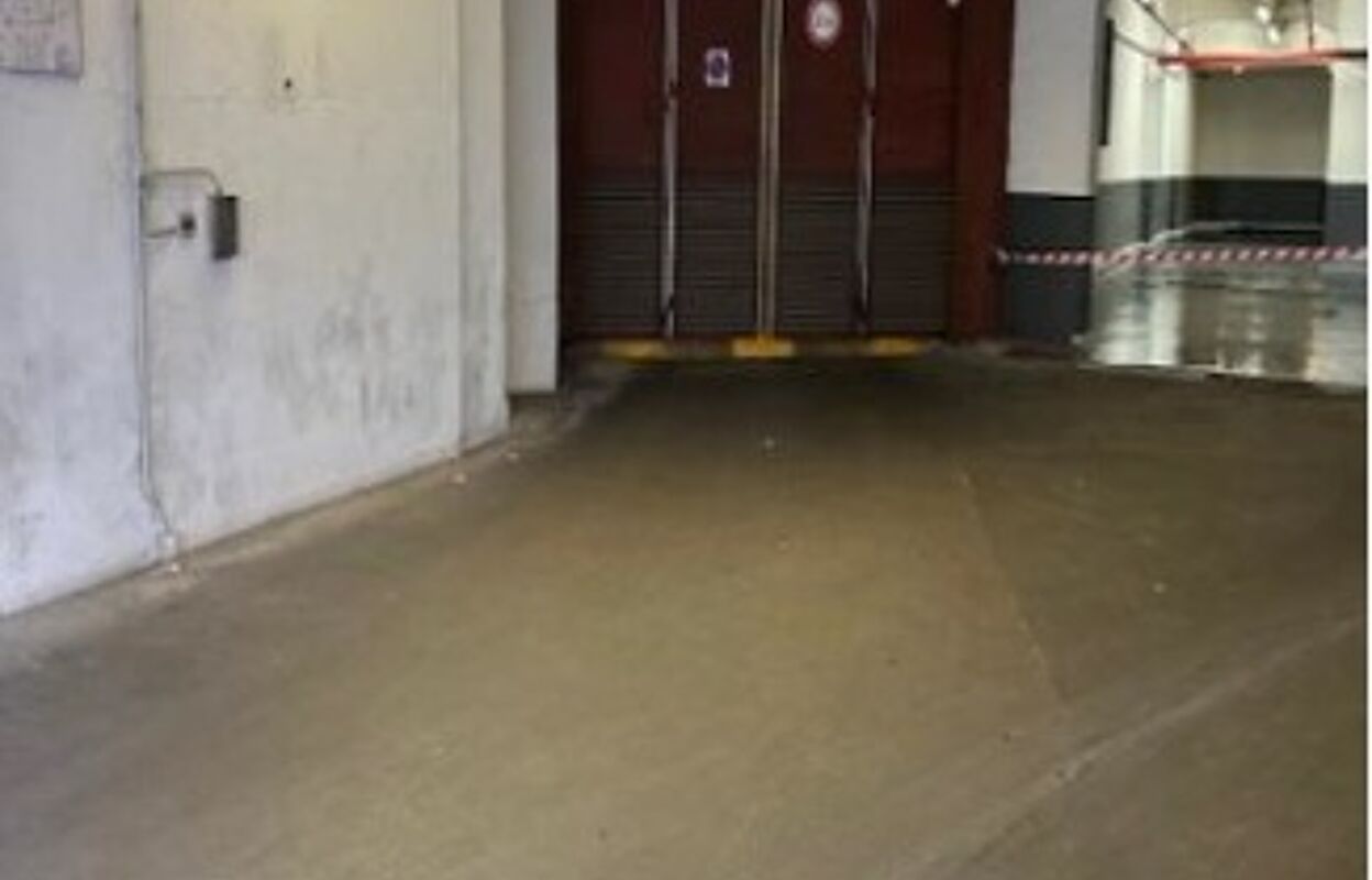 garage  pièces  m2 à vendre à Paris 16 (75016)