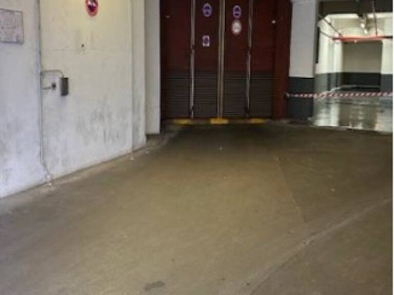 Garage   — photo 1
