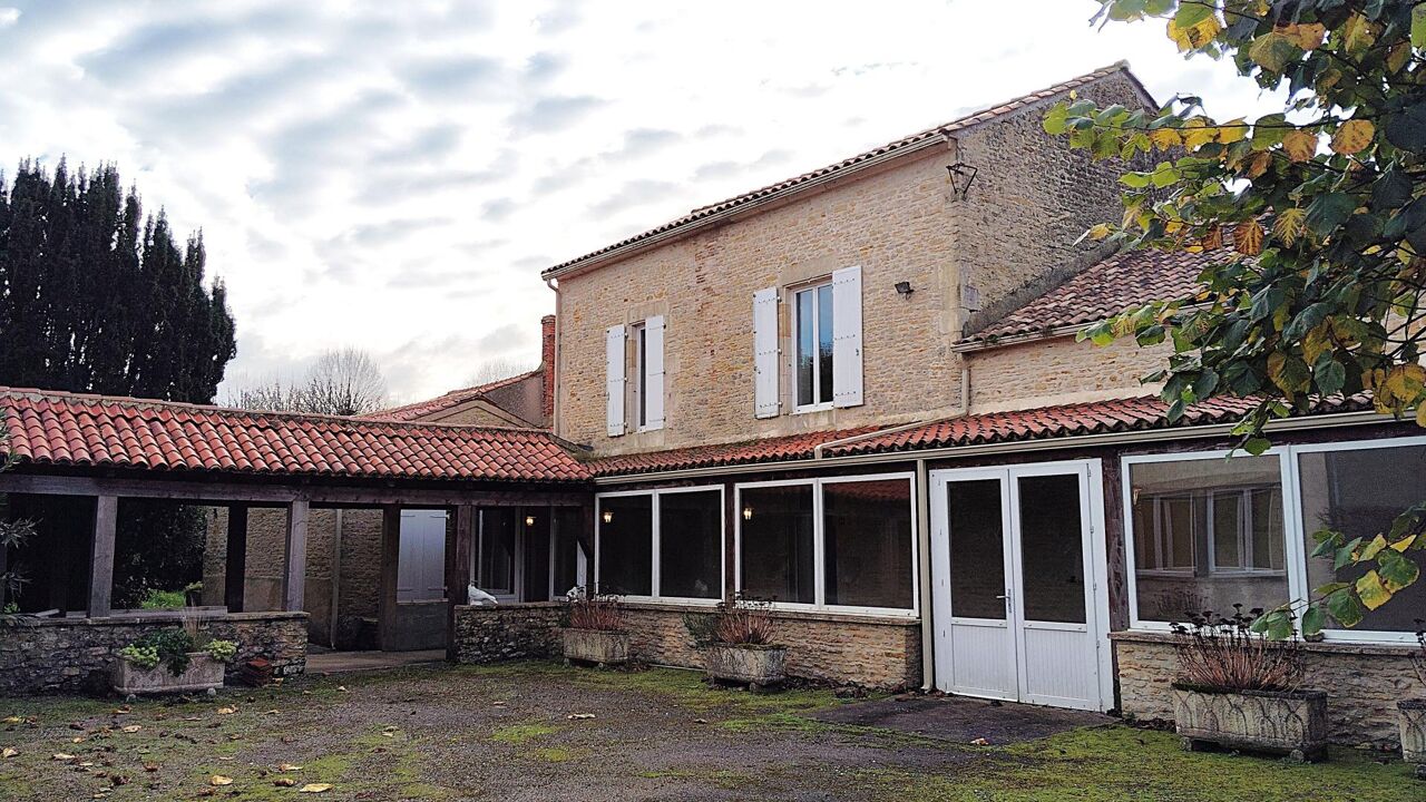 maison 10 pièces 400 m2 à vendre à Sainte-Radégonde-des-Noyers (85450)