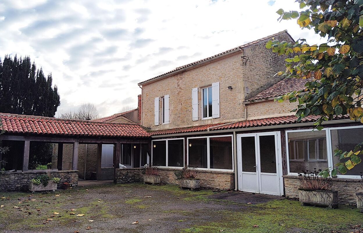 maison 10 pièces 400 m2 à vendre à Sainte-Radégonde-des-Noyers (85450)