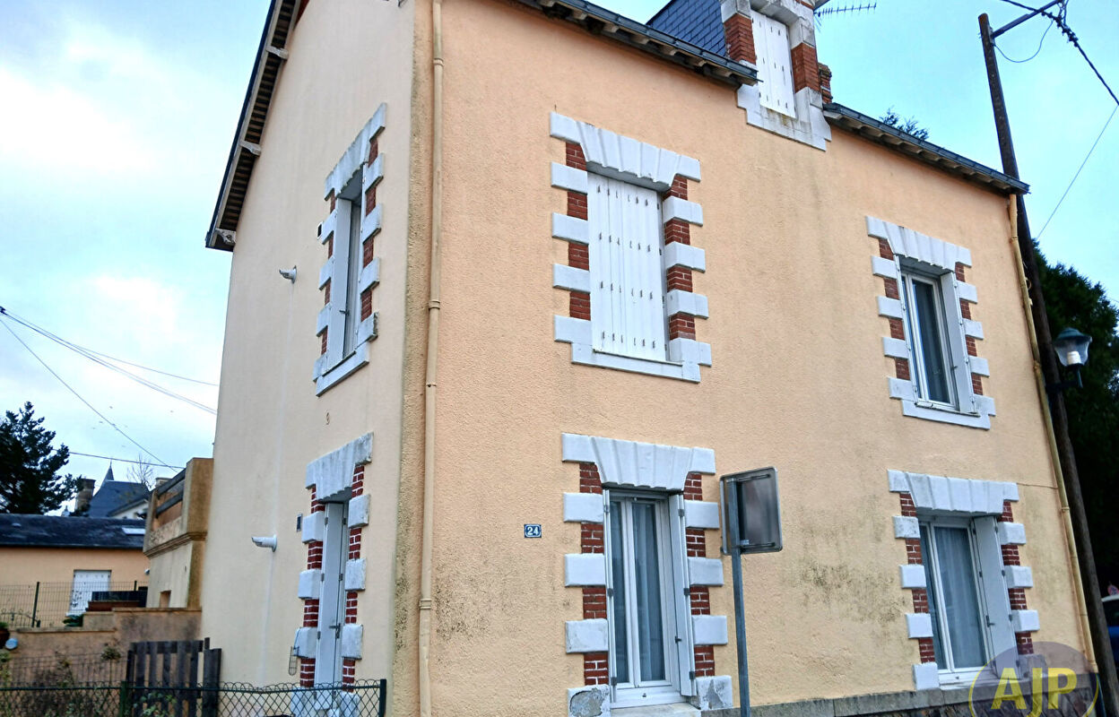 immeuble  pièces 302 m2 à vendre à Plessé (44630)