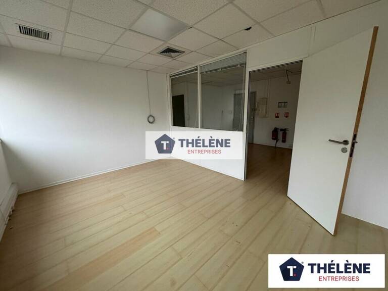BUREAUX à LOUER — photo 1