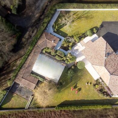 Maison 6 pièces 998400 €