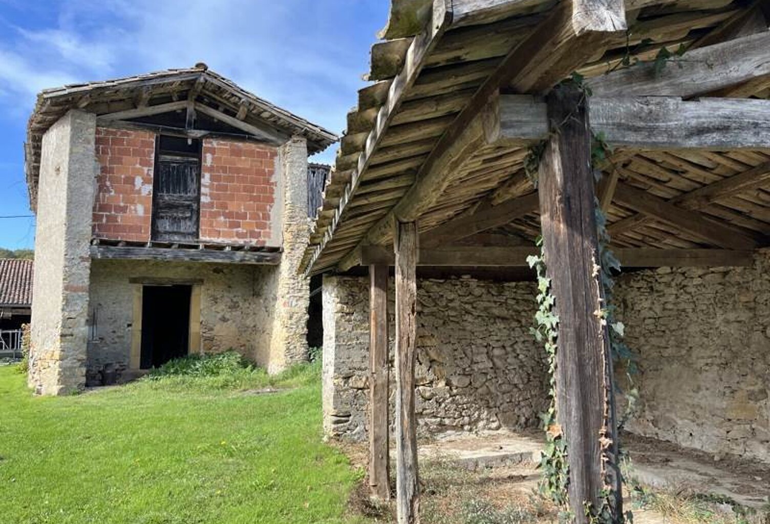 Maison en pierre de 4 pièces principales — photo 1
