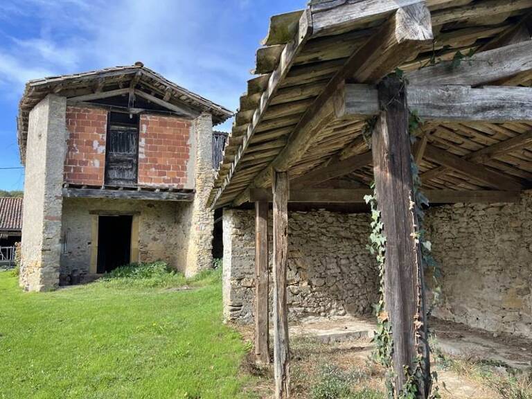 Maison en pierre de 4 pièces principales — photo 1