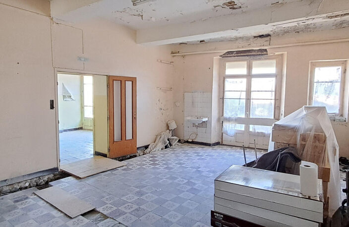 À VENDRE - IMMEUBLE DE RAPPORT - ST HIPPOLYTE DU FORT — photo 2